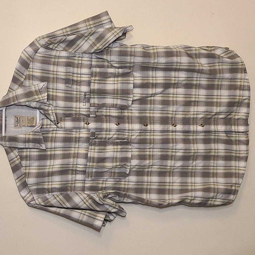 LL bean men's Vented button shirt short sleeve large